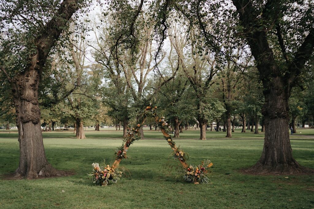 Fitzroy Gardens Pinnacle Wedding 004_Wedding arbor at the circle of trees Edinburgh Gardens Fitzroy