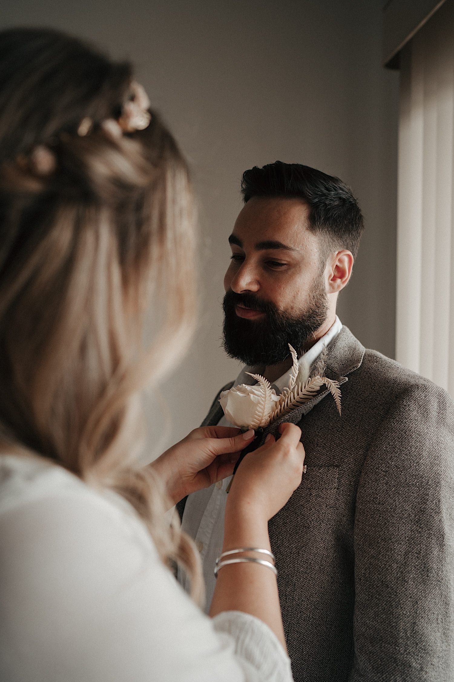 11_Couple getting ready before elopement