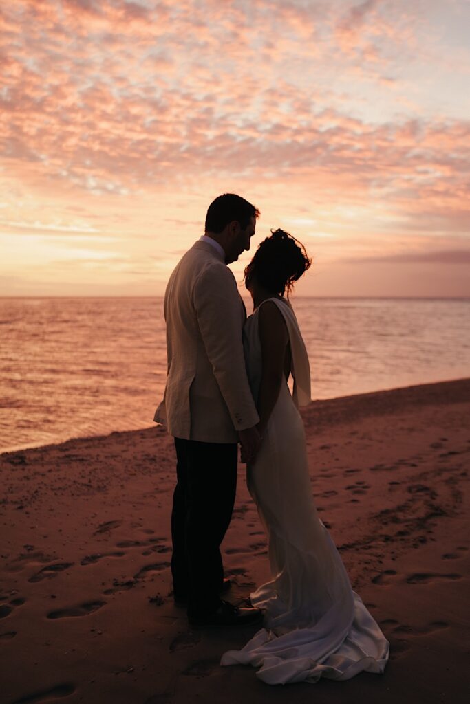 214_fiji-destination-wedding-captured-by-melbourne-wedding-photographer omantic couple portrait captured during a Fiji destination wedding by a Melbourne wedding photographer, featuring the serene beauty of the island’s sunset