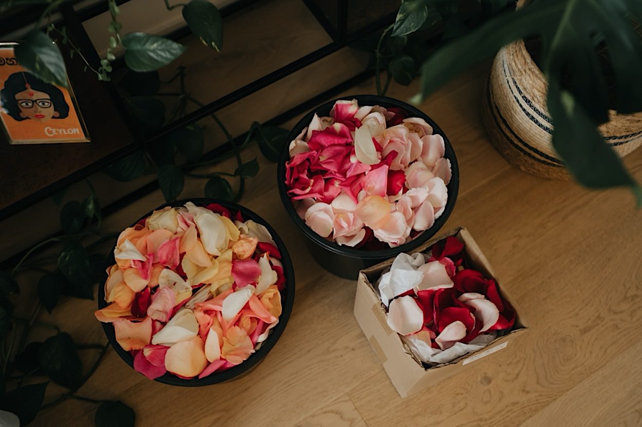 petals-glasshaus-brucke-wedding-melbourne-richmond flower petals places in buckets at the Glasshaus Brucke wedding in Richmond, Melbourne
