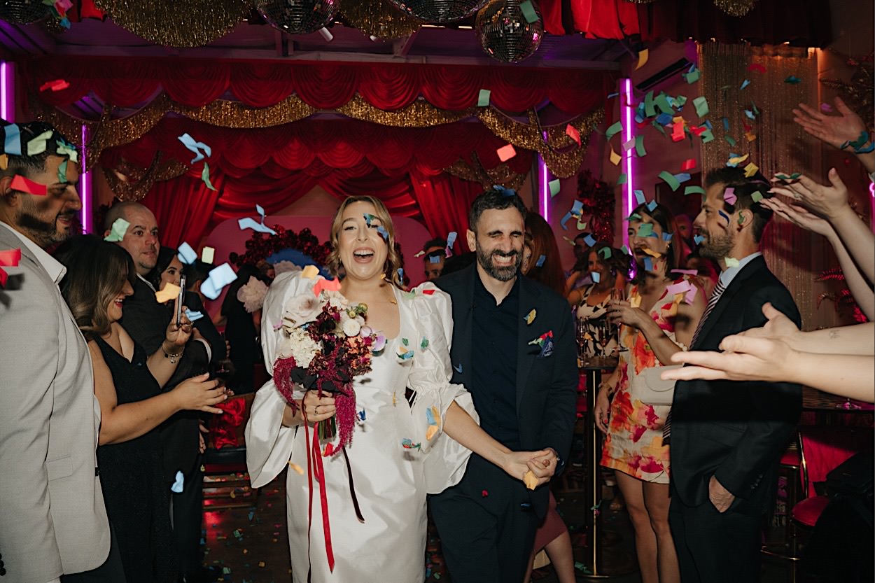 099_couple-celebrate-with-confetti-altar-electric-wedding-ceremony-melbourne